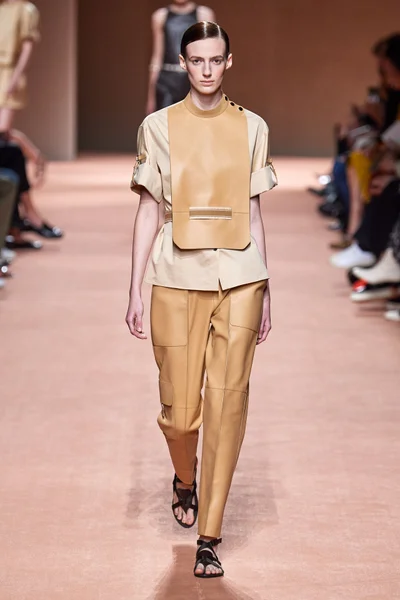 Look 37